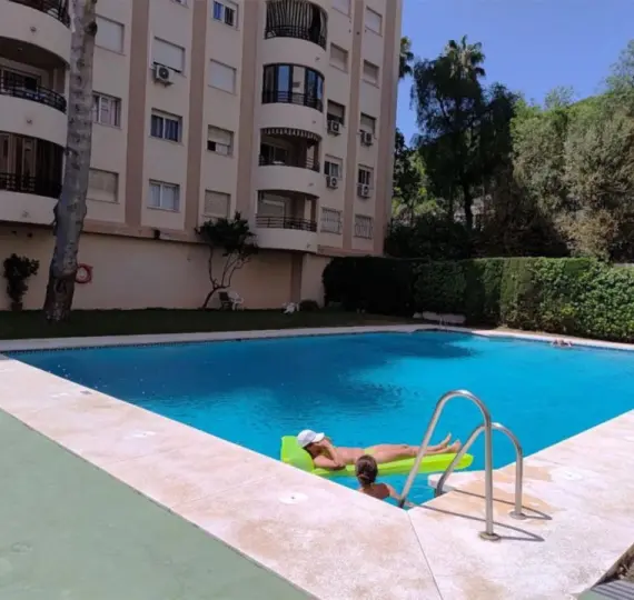 Продажа апартаментов на среднем этаже в Marbella