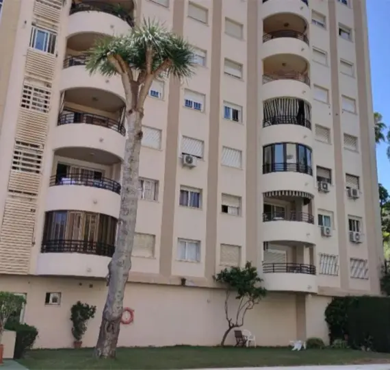 Продажа апартаментов на среднем этаже в Marbella