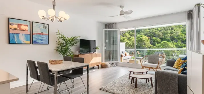 Sale of middle floor apartment in Benahavís 2