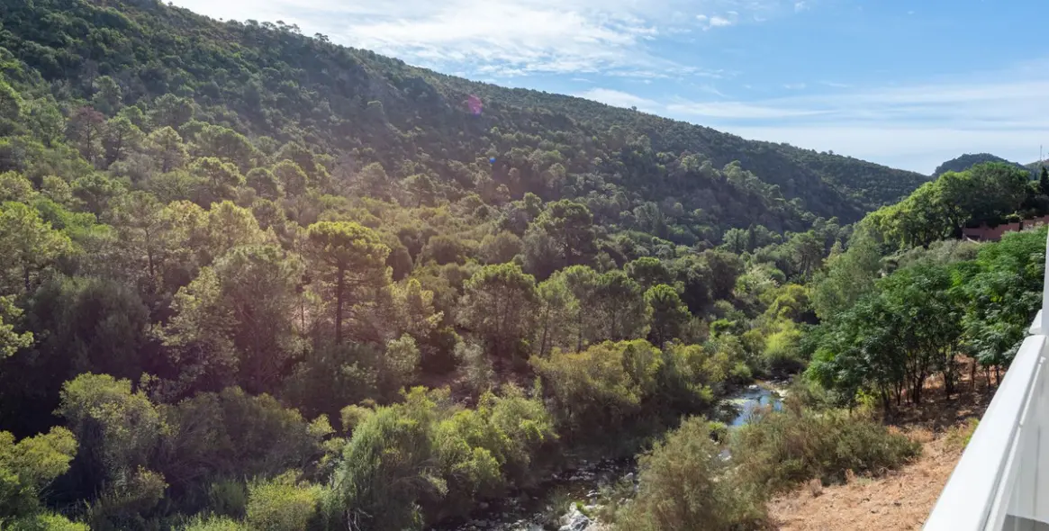 Продажа апартаментов на среднем этаже в Benahavís 11