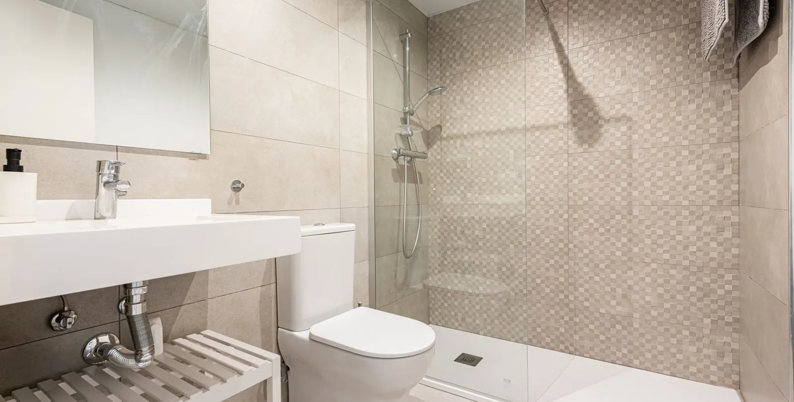 Sale of middle floor apartment in Benahavís 20