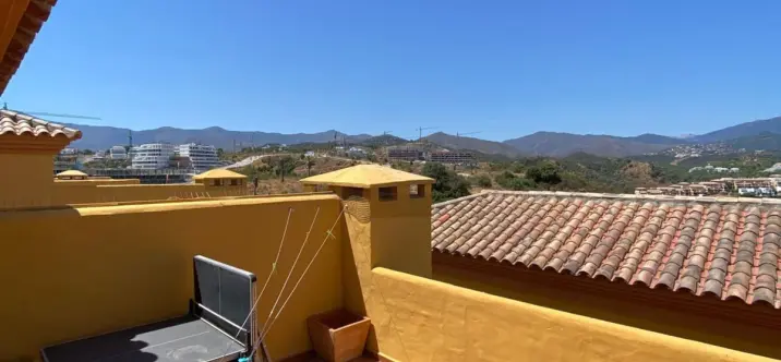 Sale of duplex in Estepona 2