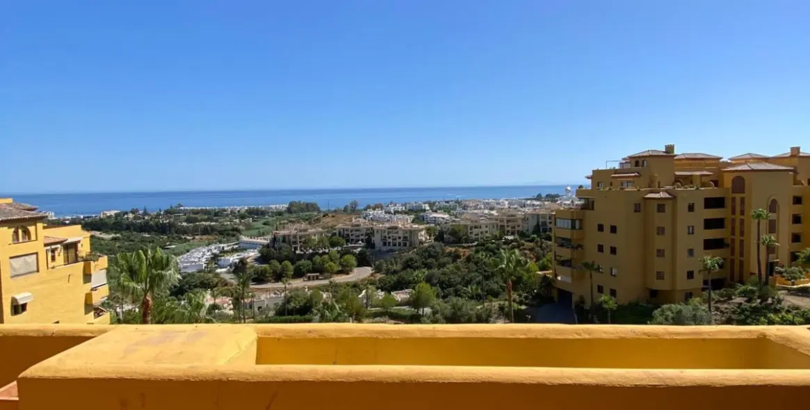 Sale of duplex in Estepona 13