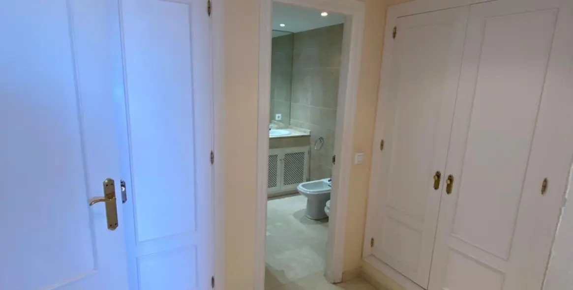 Sale of duplex in Estepona 30