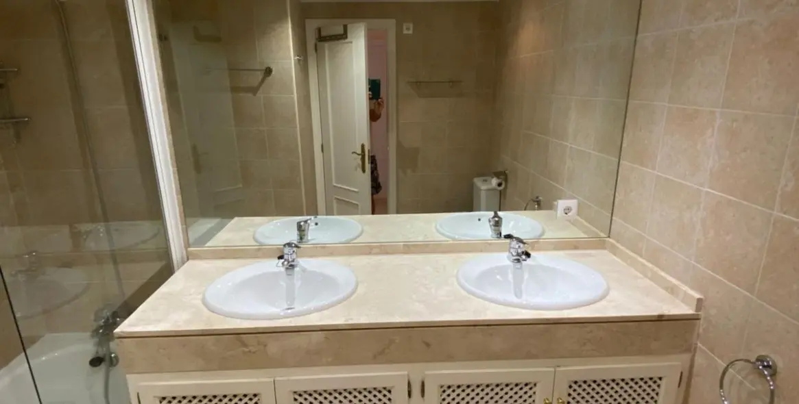 Sale of duplex in Estepona 34