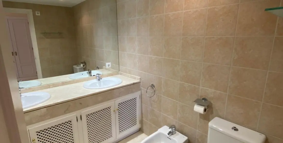 Sale of duplex in Estepona 36