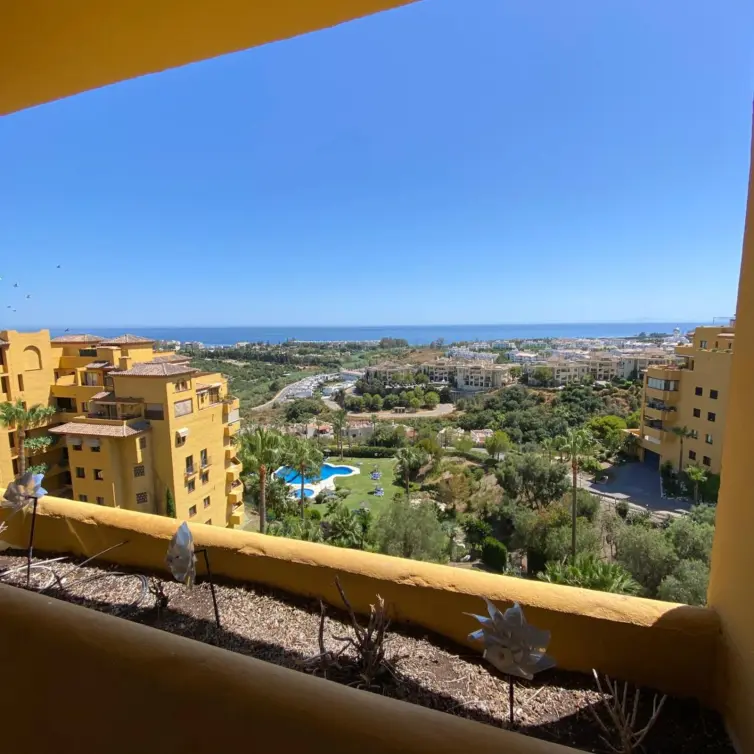 Sale of duplex in Estepona