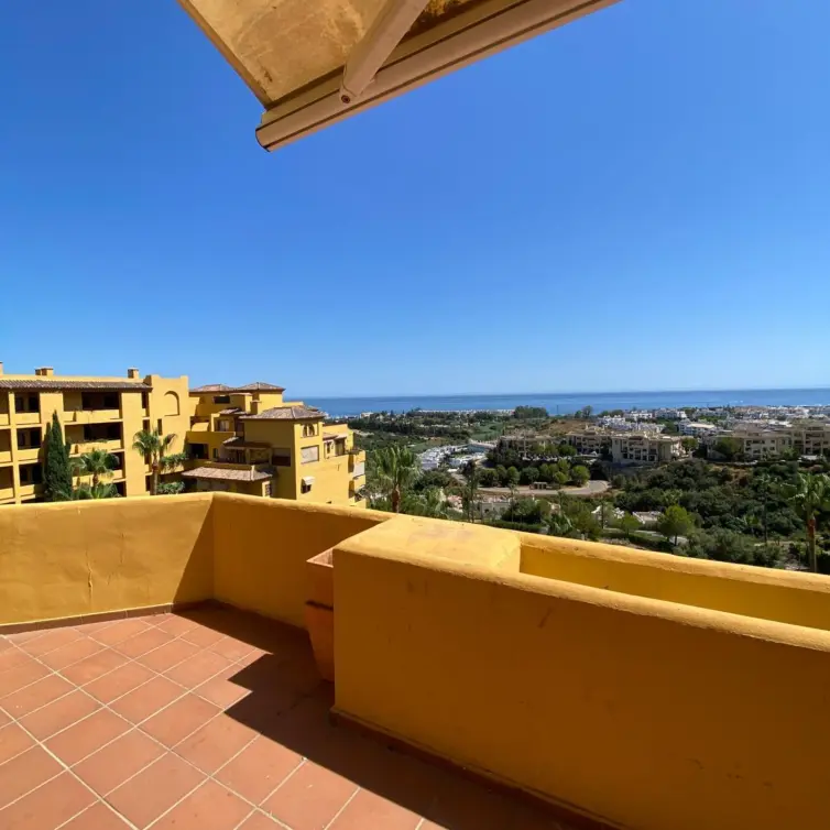 Sale of duplex in Estepona