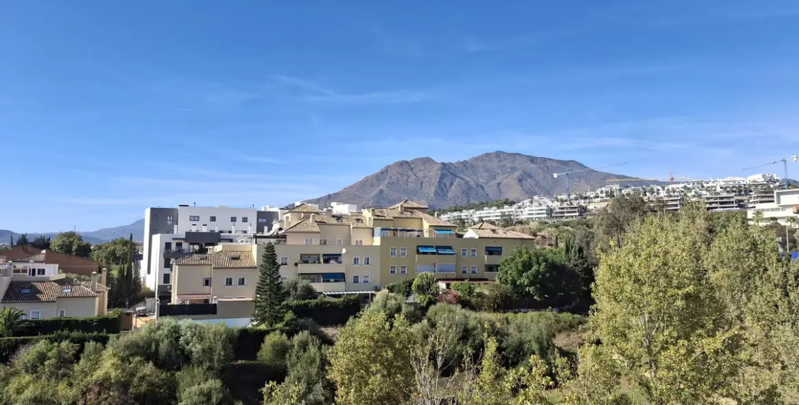 Sale of penthouse in Estepona 4