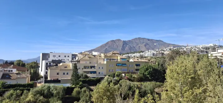 Sale of penthouse in Estepona 3