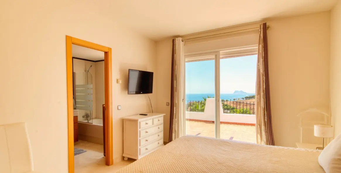 Sale of townhouse in Manilva 17