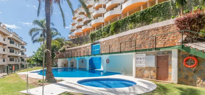 Sale of middle floor apartment in Nueva Andalucía 2
