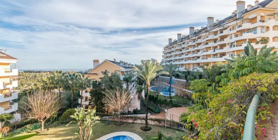 Продажа апартаментов на среднем этаже в Nueva Andalucía 4