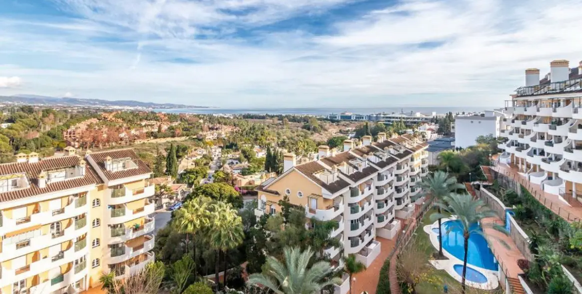 Продажа апартаментов на среднем этаже в Nueva Andalucía 5