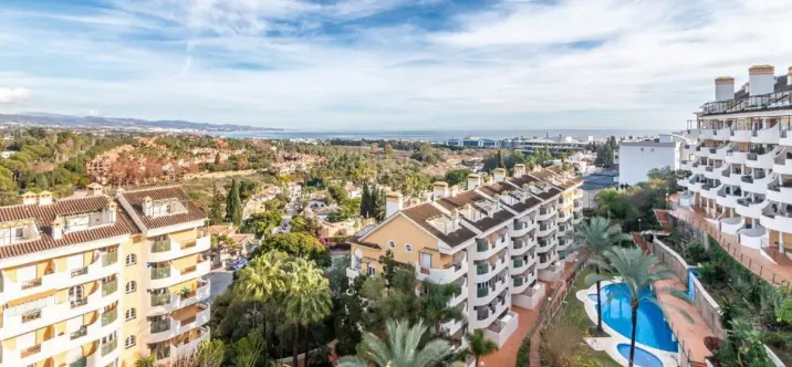 Sale of middle floor apartment in Nueva Andalucía 4