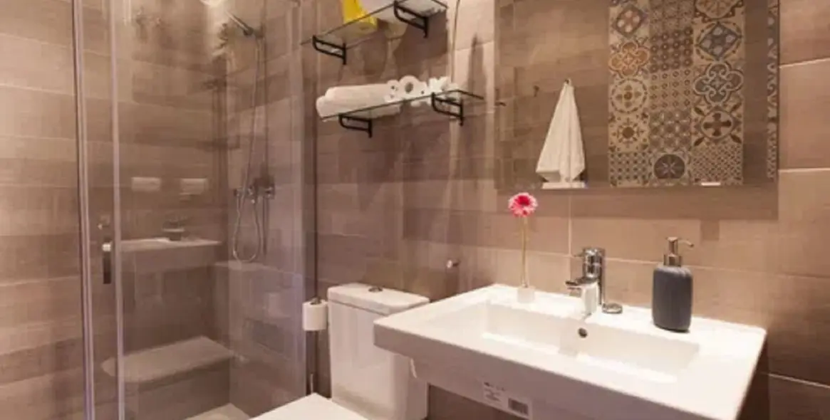 Sale of middle floor apartment in Málaga Centro 4