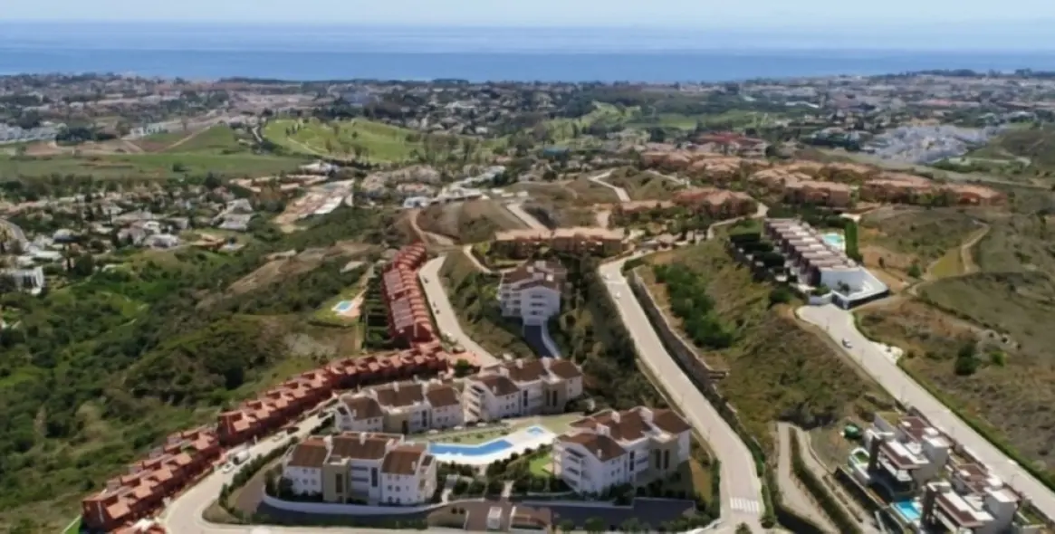 Sale of ground floor apartment in Benahavís 18