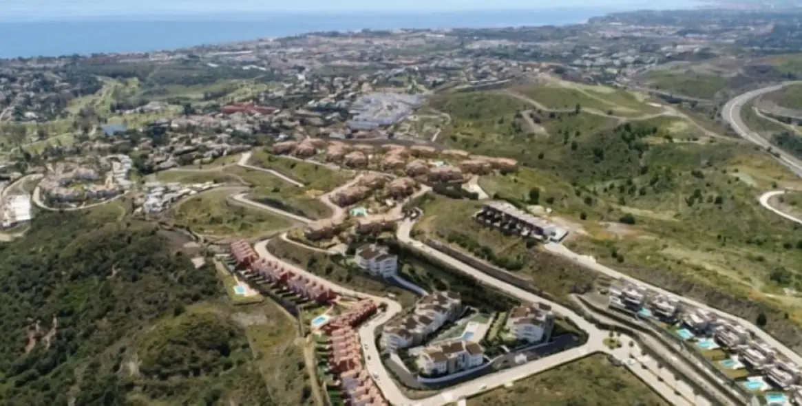 Sale of ground floor apartment in Benahavís 19