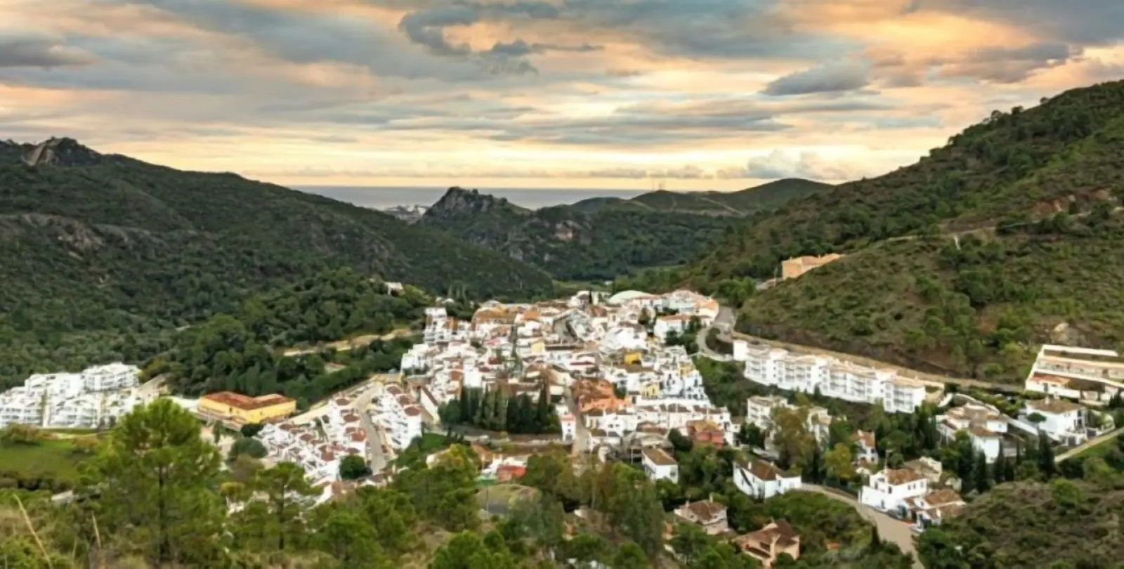 Sale of ground floor apartment in Benahavís 21