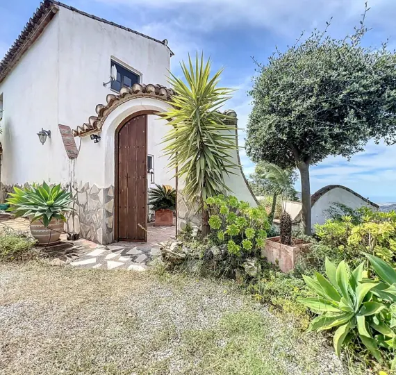 Sale of detached villa in Sayalonga