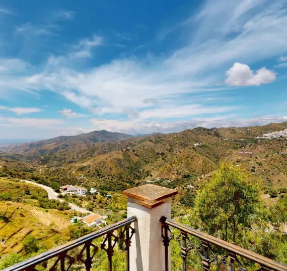 Sale of detached villa in Sayalonga