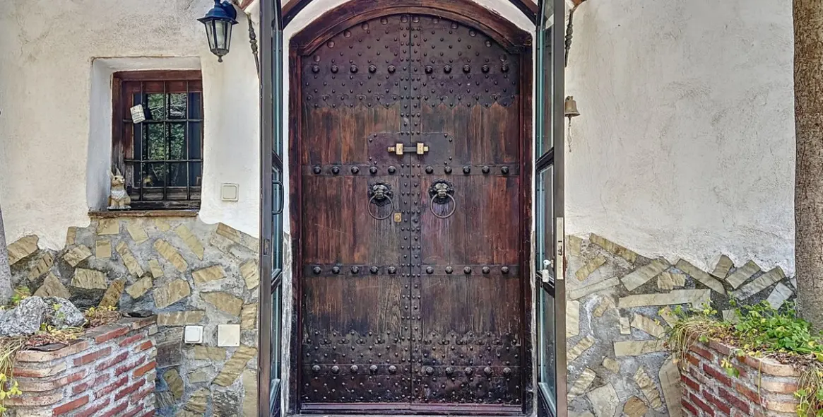 Sale of detached villa in Sayalonga 9