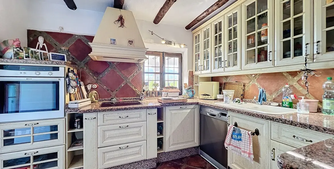 Sale of detached villa in Sayalonga 14