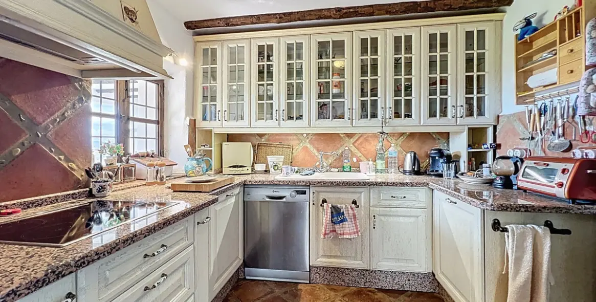 Sale of detached villa in Sayalonga 16