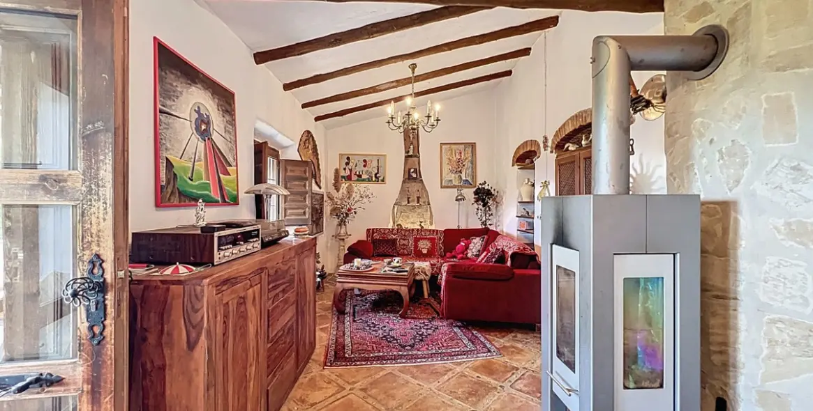 Sale of detached villa in Sayalonga 17