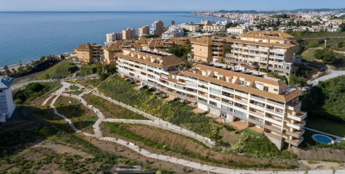 Sale of middle floor apartment in Carvajal 1