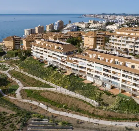 Sale of middle floor apartment in Carvajal