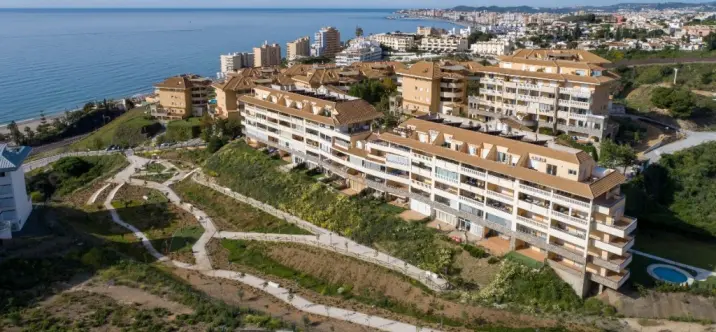 Sale of middle floor apartment in Carvajal 0