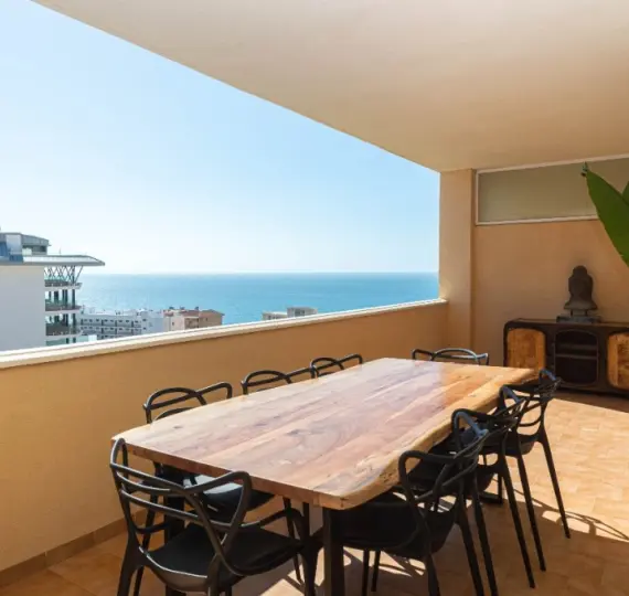 Sale of middle floor apartment in Carvajal