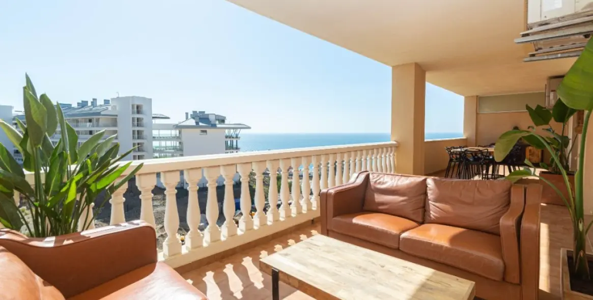 Sale of middle floor apartment in Carvajal 3