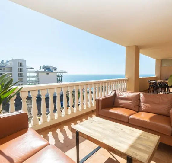 Sale of middle floor apartment in Carvajal