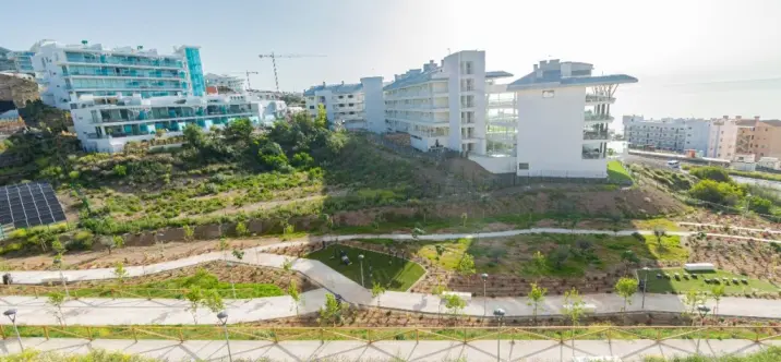 Sale of middle floor apartment in Carvajal 4