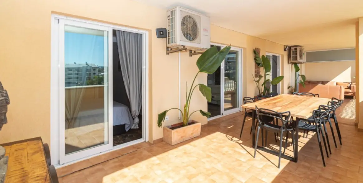 Sale of middle floor apartment in Carvajal 7