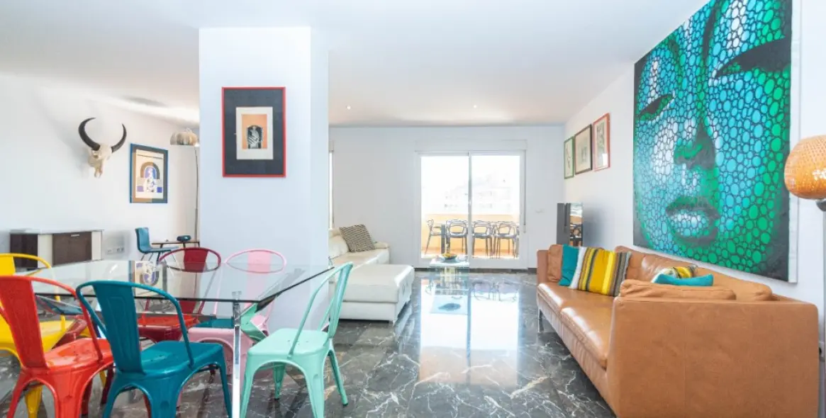 Sale of middle floor apartment in Carvajal 14