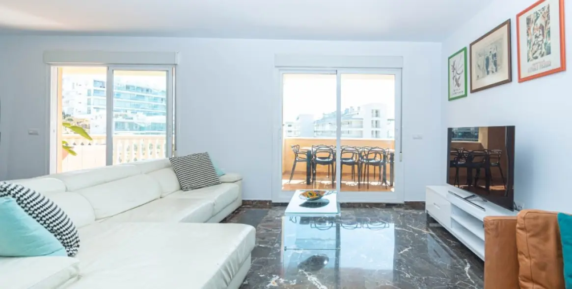 Sale of middle floor apartment in Carvajal 15