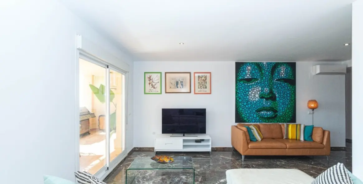 Sale of middle floor apartment in Carvajal 16