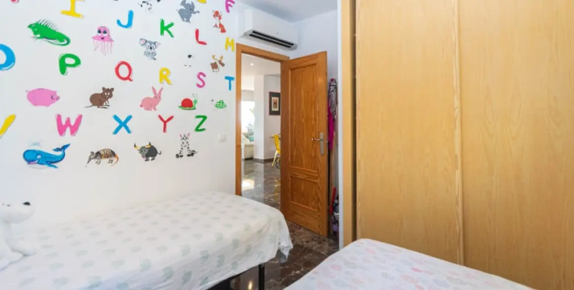 Продажа апартаментов на среднем этаже в Carvajal 28