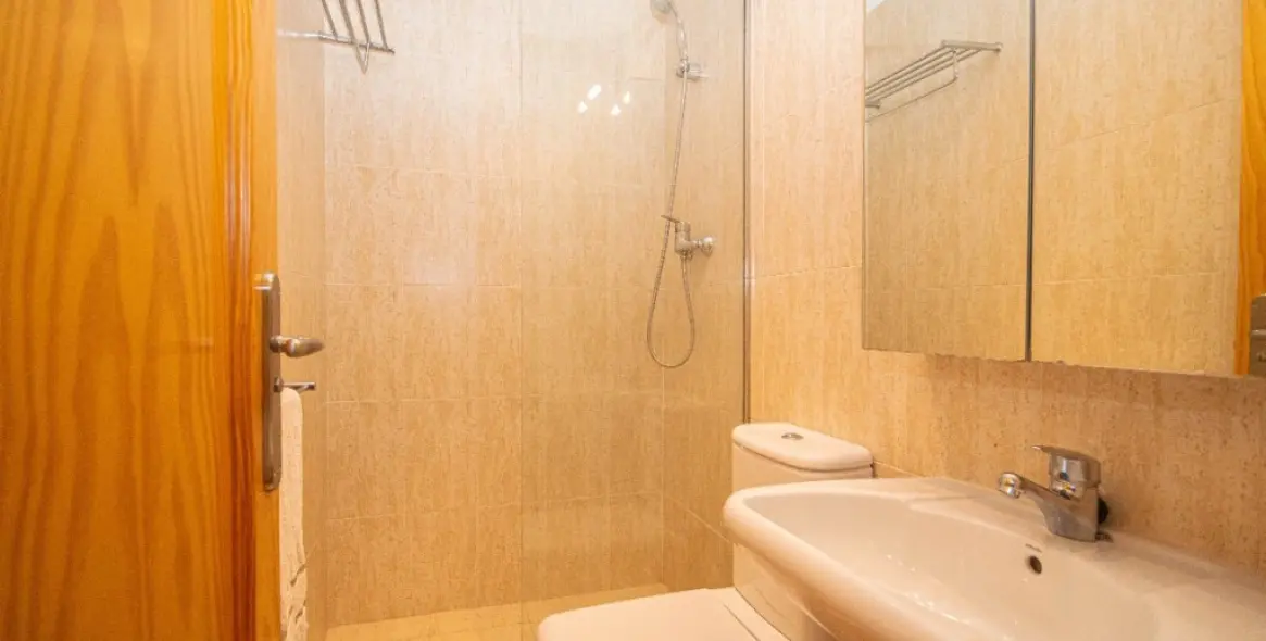 Продажа апартаментов на среднем этаже в Carvajal 29