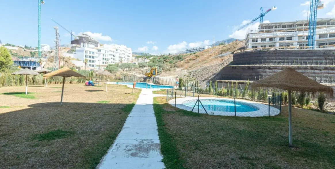 Продажа апартаментов на среднем этаже в Carvajal 37