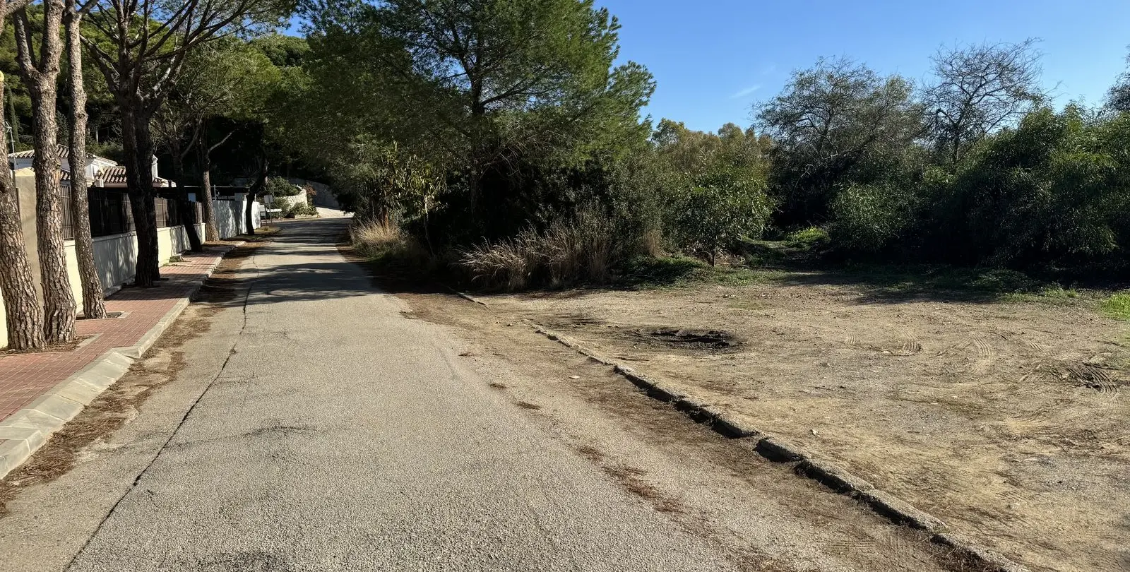 Sale of residential plot in Elviria 3