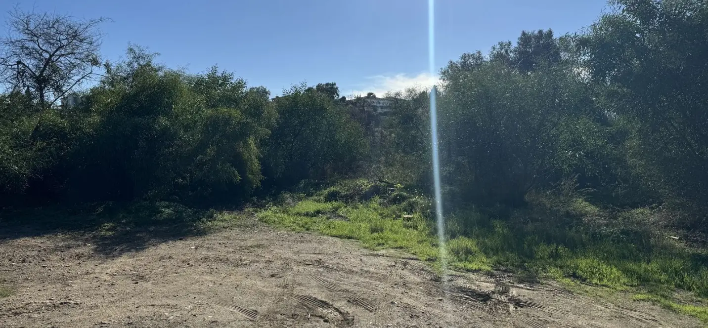 Sale of residential plot in Elviria 3