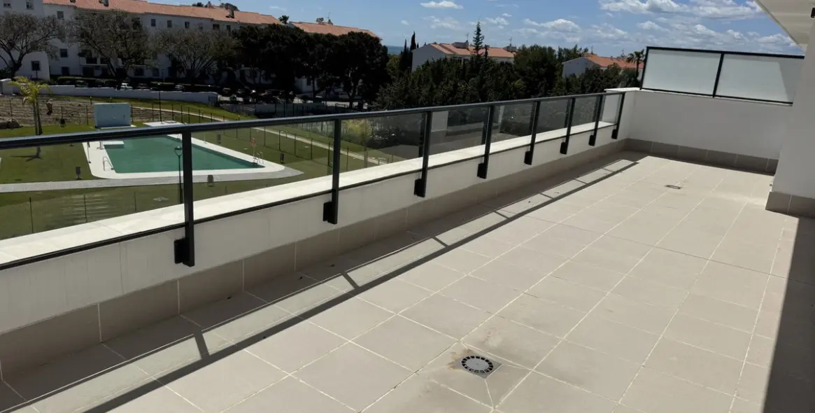 Sale of penthouse in Selwo 8