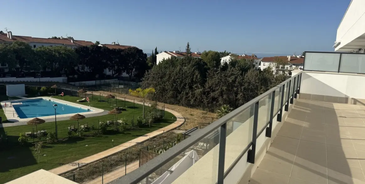 Venta de ático en Selwo 25