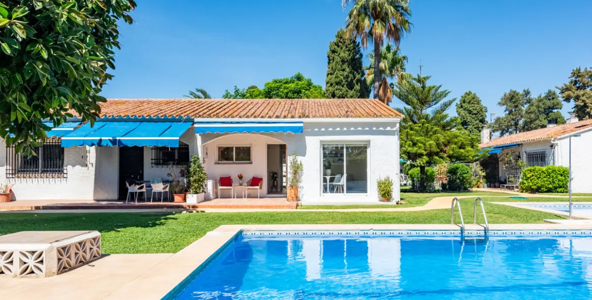 Venta de apartamento en planta baja en San Pedro de Alcántara 1