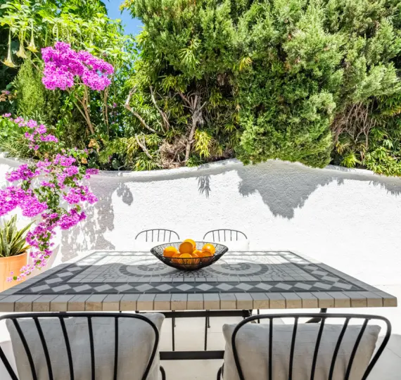 Venta de apartamento en planta baja en San Pedro de Alcántara