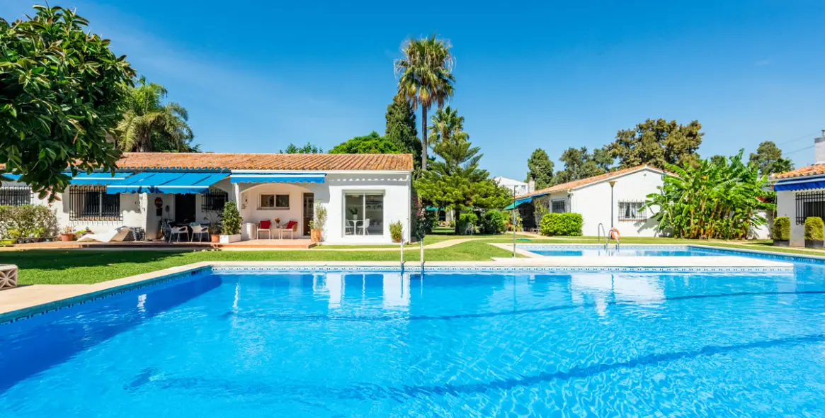 Venta de apartamento en planta baja en San Pedro de Alcántara 7